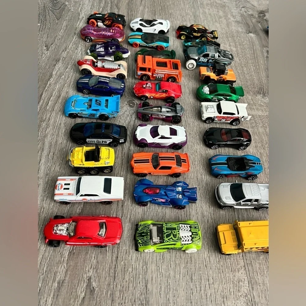 Matchbox / Hotwheels car lot of 30 cars lot #1